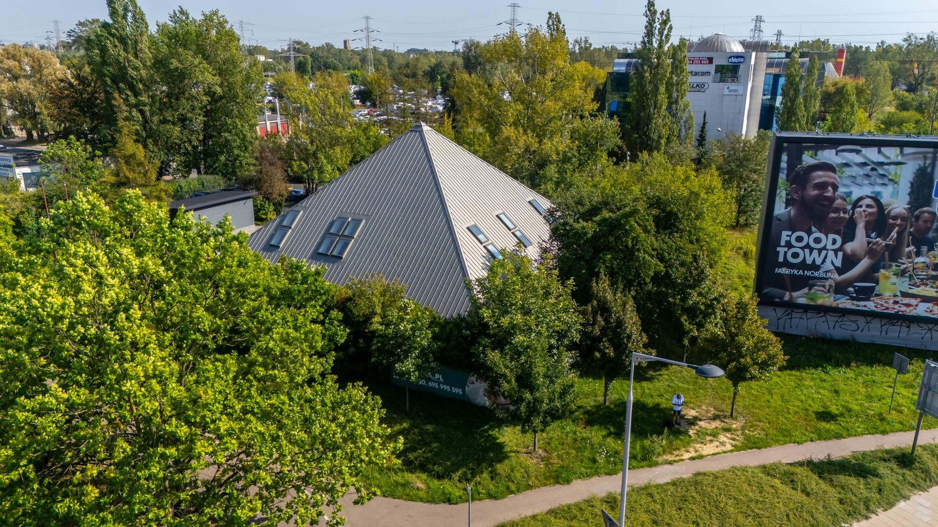 Piramida przy Połczyńskiej w Warszawie