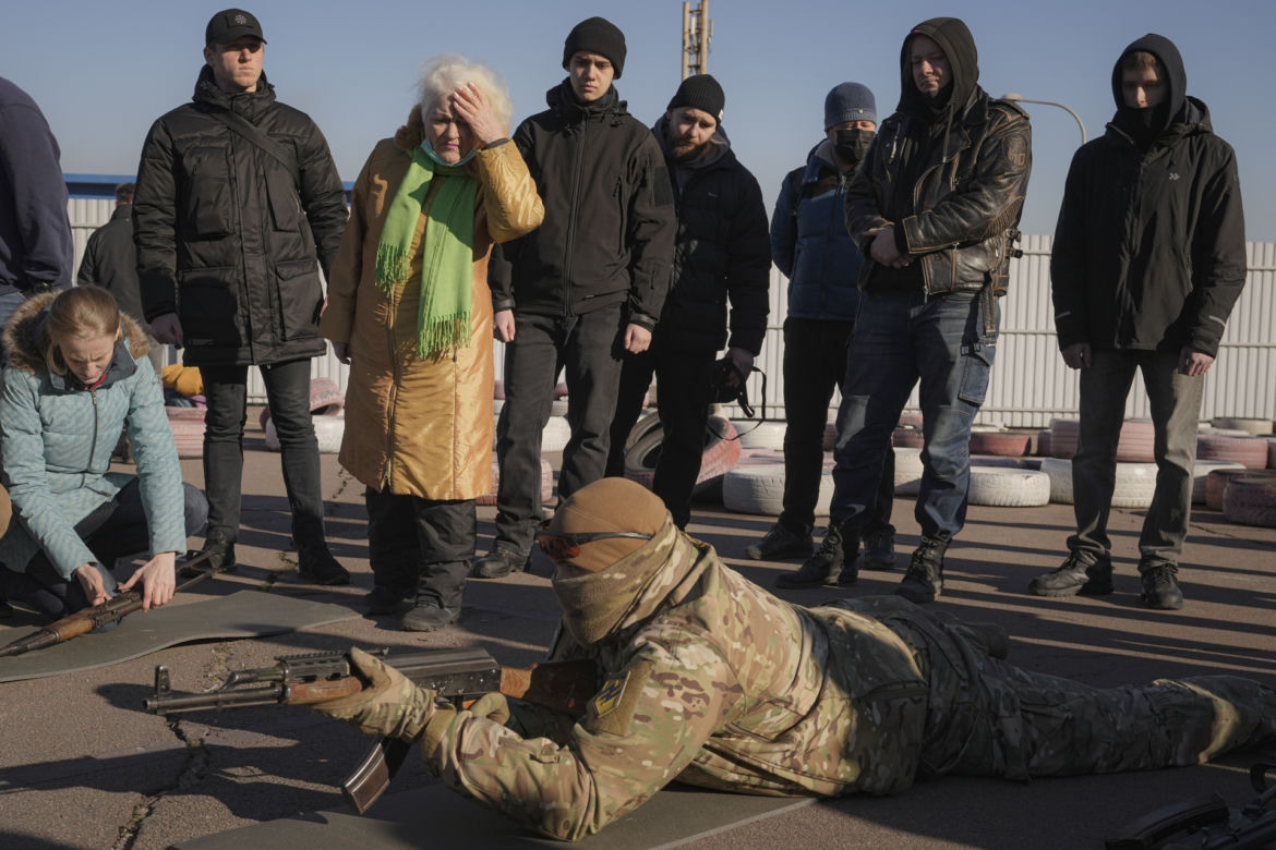 Kobiety do broni. Ukrainki masowo wstępują do armii. Chcą bronić rodzin