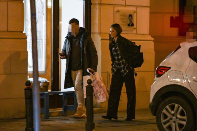 Anna Lewandowska parkuje na zakazie