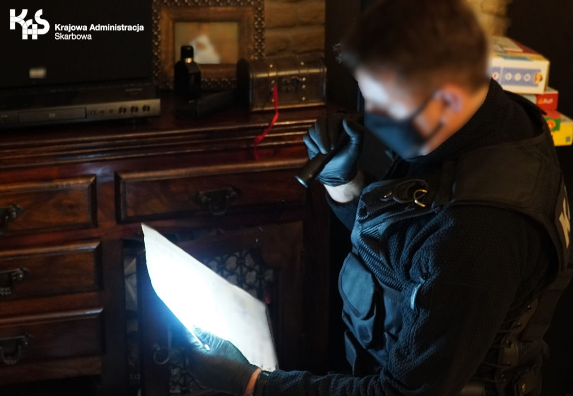 Warmińsko-mazurska KAS rozbiła zorganizowaną grupę przestępczą. Są kolejne zatrzymani
