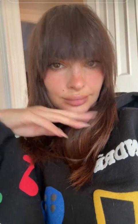 Emily Ratajkowski pokazała efekt metamorfozy. "Mam najgorszą fryzurę w moim życiu" 