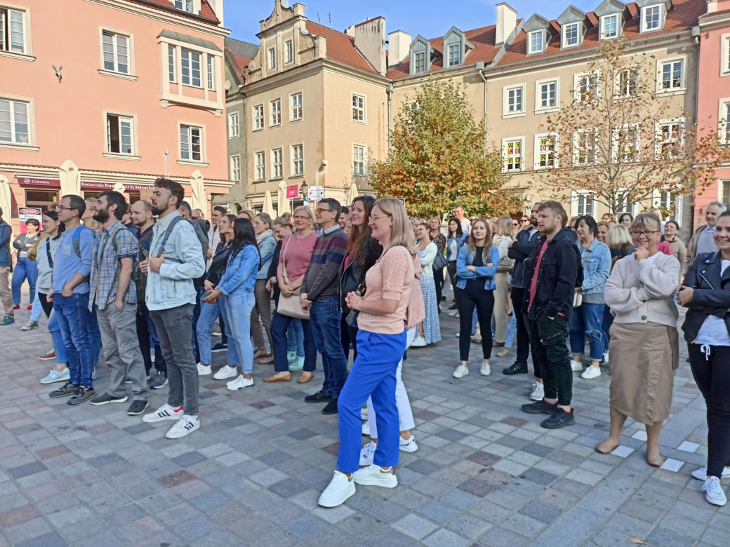 Pikieta urzędników poznańskich na Placu Kolegiackim