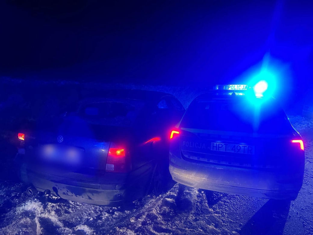 Szaleńczy rajd pijaka. Pędził zdezelowanym volkswagenem po S5, przez kilka godzin uciekał policji