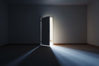 Poród w domu i ukryte dziecko. Co grozi matce i kto jeszcze usłyszał zarzuty?