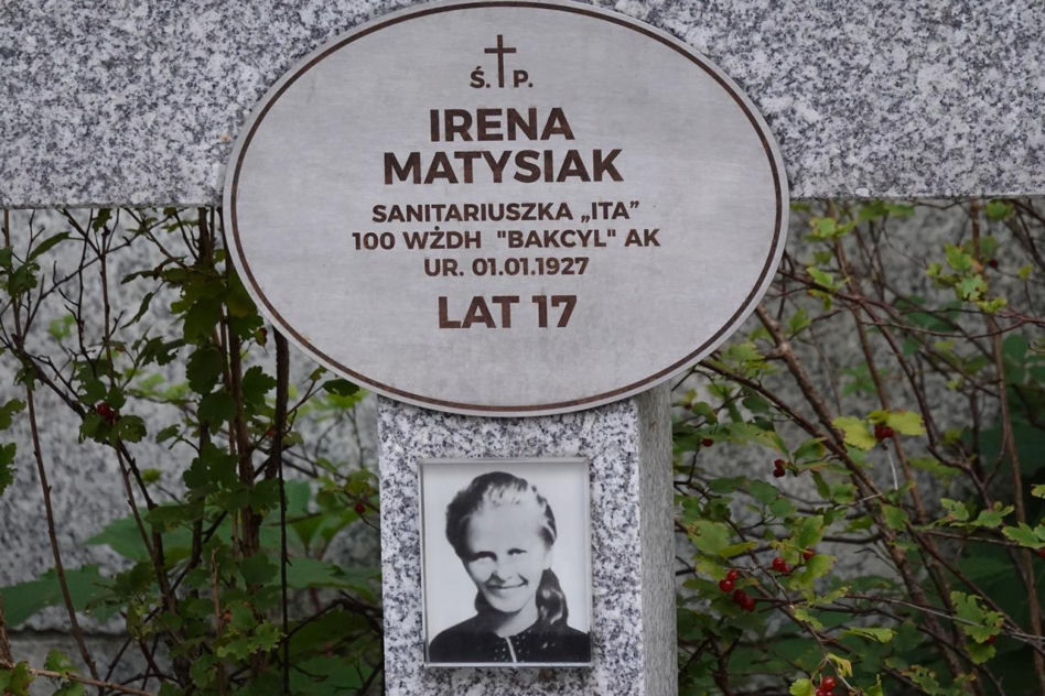 Niemcy mordowali je, bo pomagały rannym