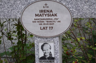 Niemcy mordowali je, bo pomagały rannym