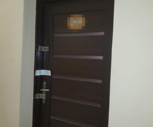 Mateusz rzucił monetą. Wypadł orzeł, więc udusił Wiktorię