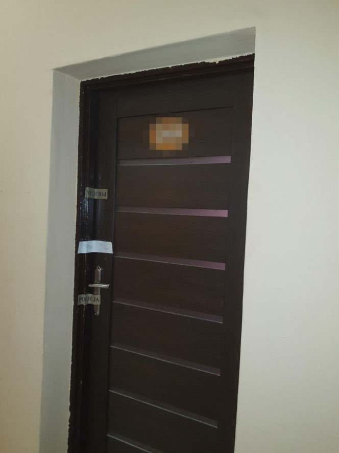 Mateusz rzucił monetą. Wypadł orzeł, więc udusił Wiktorię