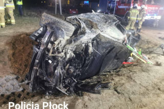 Śmiertelny wypadek pod Płockiem. Dachowanie BMW zakończyło się śmiercią 14-latki