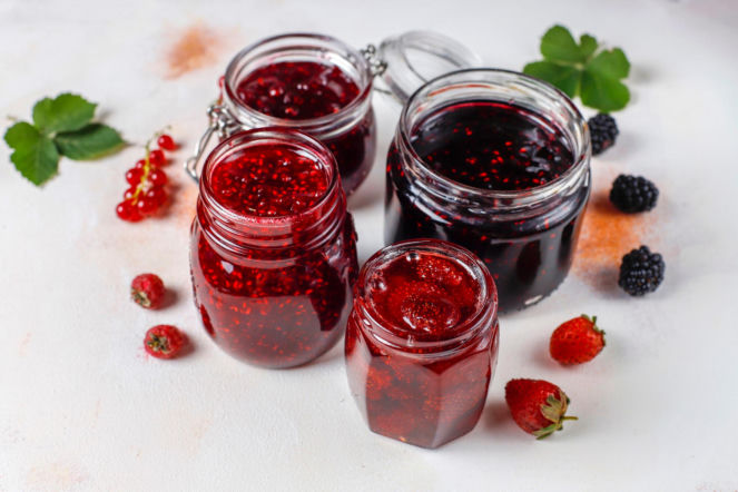 Koniec z rzadkim dżemem. Wystarczy jedna łyżeczka tego naturalnego składnika