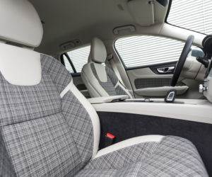 Volvo V60 Momentum Pro B4 FWD AT8
