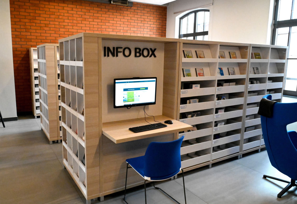  Filia nr 7 Miejskiej Biblioteki Publicznej na placu Matki Teresy w Szczecinie, 9 bm. Biblioteka powstała w XIX-wiecznym odrestaurowanym budynku przy pl. Matki Teresy z Kalkuty