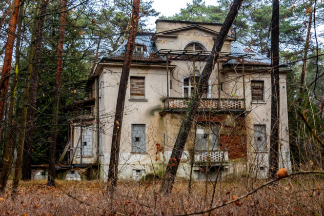 Opuszczona willa w Konstancinie