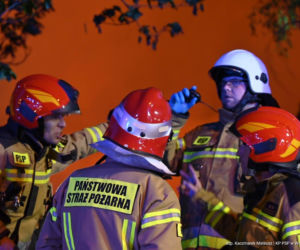 Potężny pożar fabryki drutu w Gliwicach. Strażacy dogaszają pogorzelisko