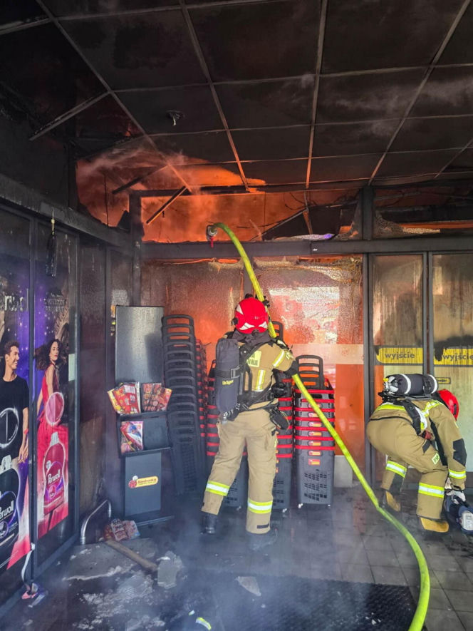 Spłonęła Biedronka w Polkowicach