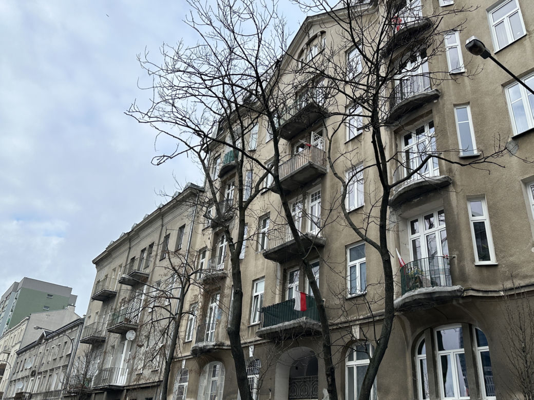Makabra w mieszkaniu na Woli. Nie żyje mężczyzna, policja zatrzymała kobietę. Doszło do morderstwa!?
