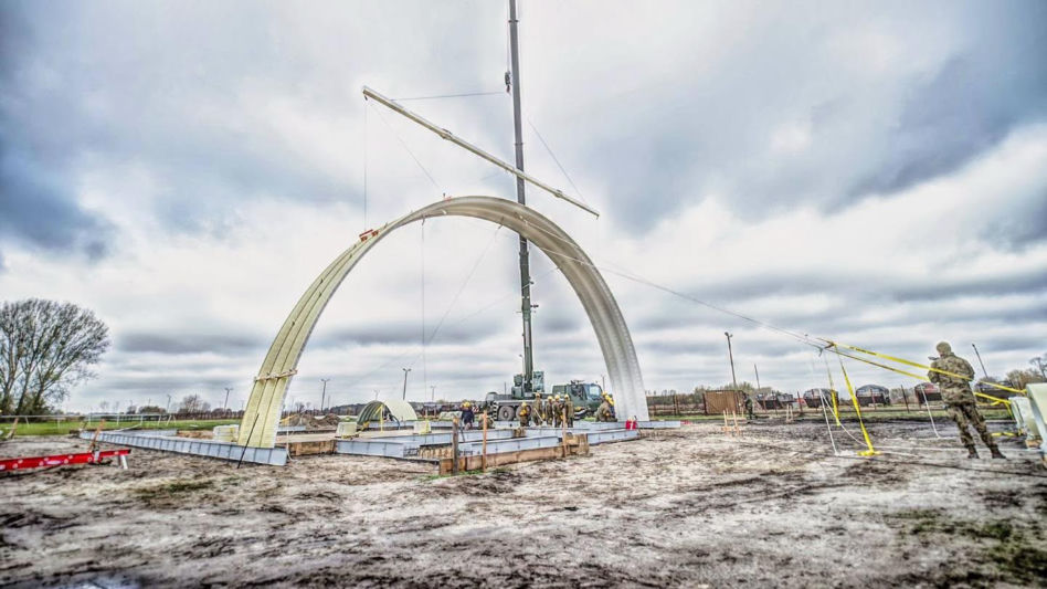 Wojsko Polskie stawia na Ultimate Building Machine. Błyskawiczna budowa hangarów i magazynów staje się faktem