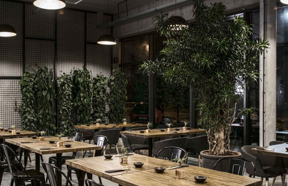Restauracja Stan Surowy w warszawskim Wawrze – pierwsza realizacja młodej pracowni Ggrupa