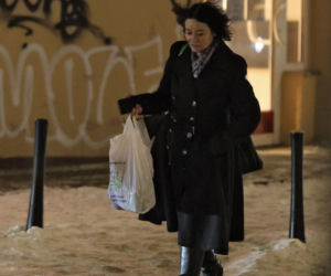 Anna Maria Żukowska buszuje w kwiatach