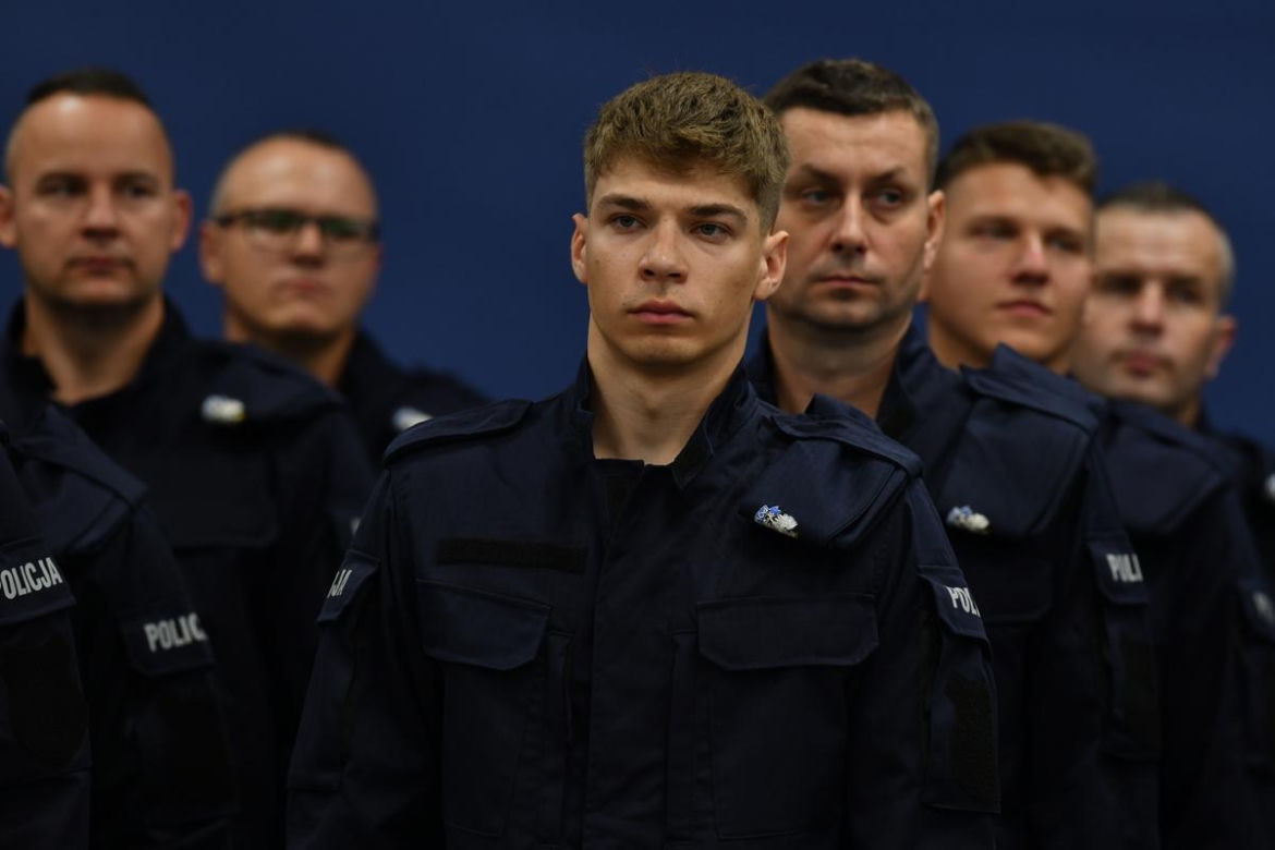 Oni będą dbać o nasze bezpieczeństwo. Nowi policjanci w Podlaskiem [ZDJĘCIA]