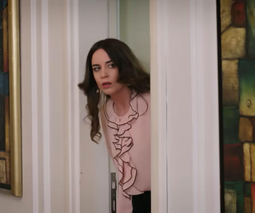 Panna młoda, odcinek 41: Beyza odkrywa, że Aysu została wyrzucona ze szkoły