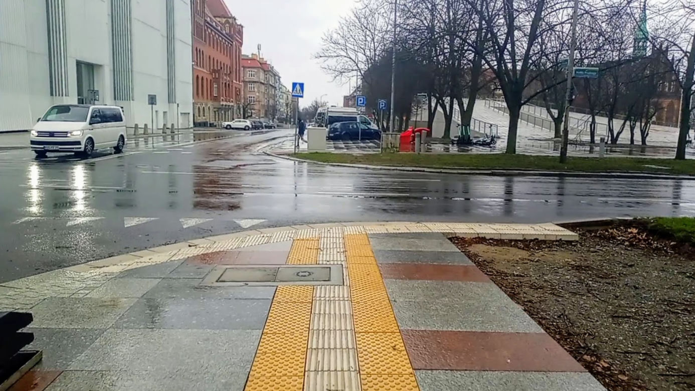 "Chodnik-widmo" na ul. Matejki