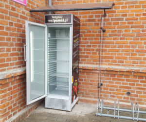 Miała pomagać, świeci pustkami. W społecznej lodówce znajdziemy tylko... światło