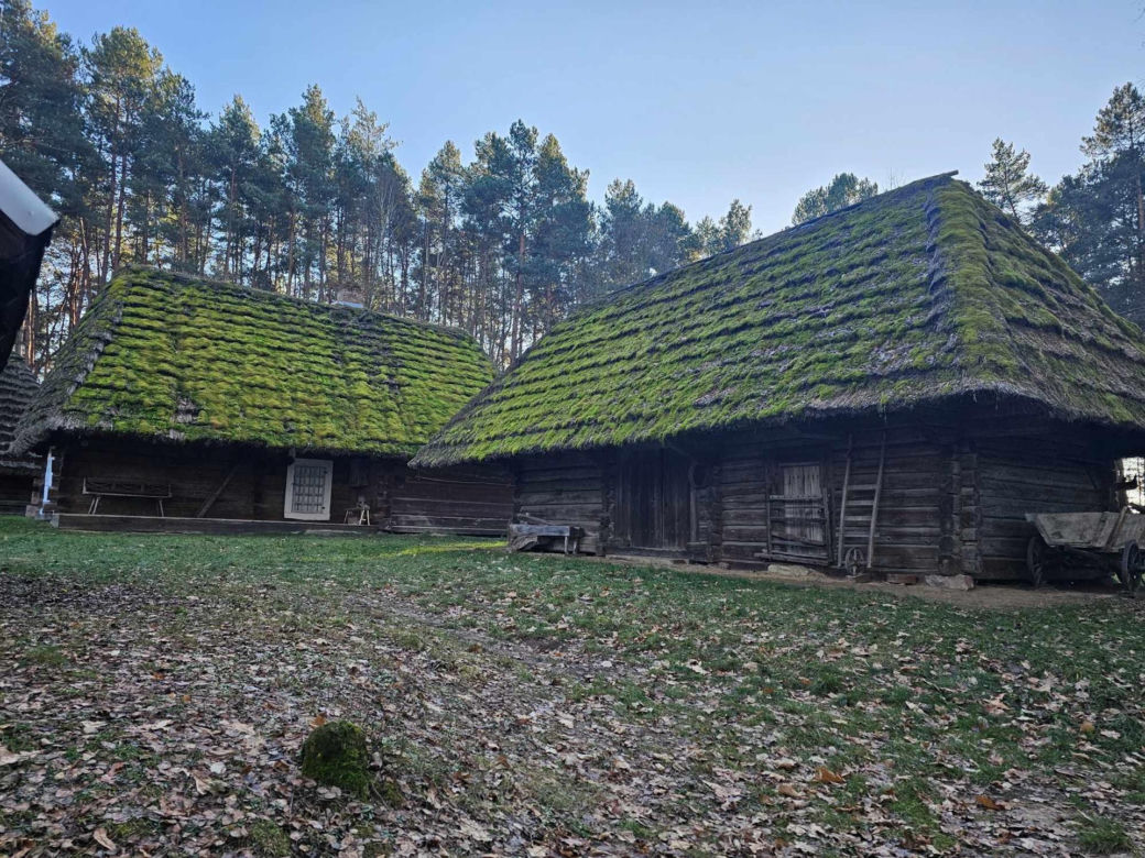 Adamczycha z serialu 1670 znajduje się w Kolbuszowej