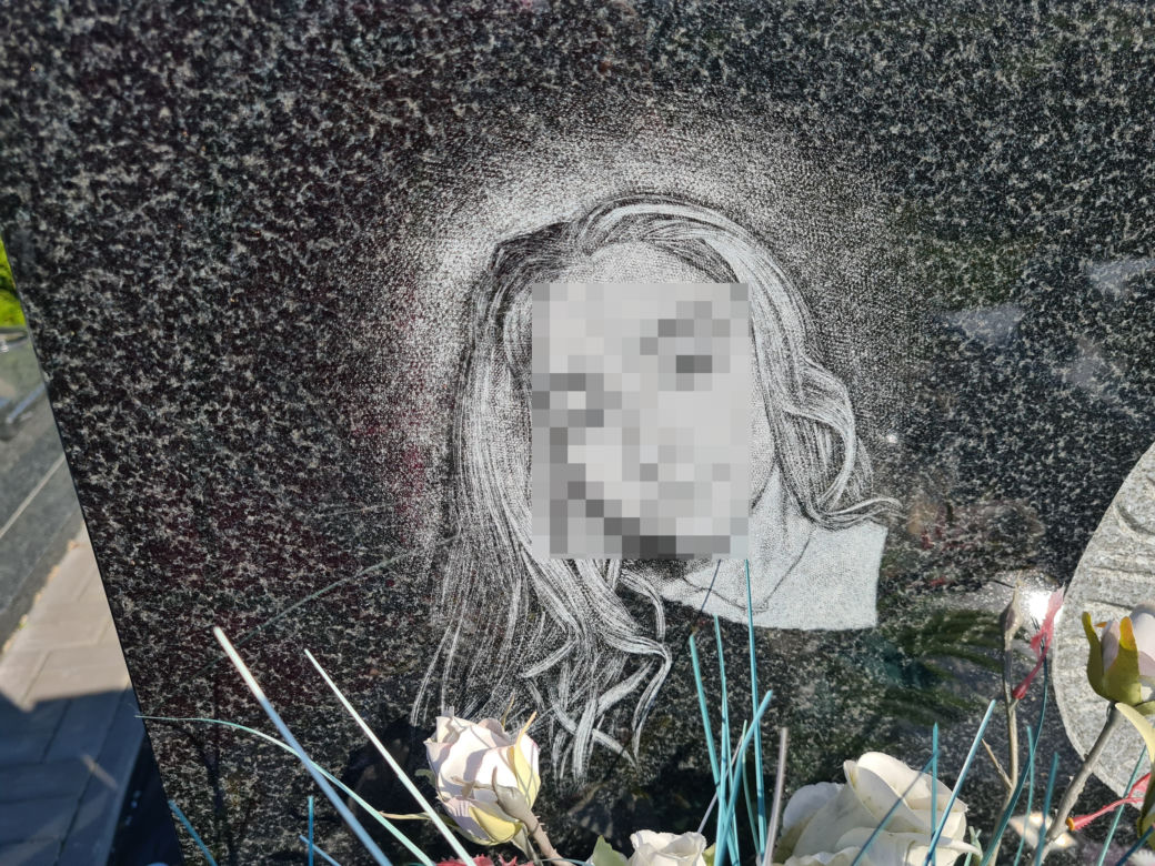  Makowisko. Paulina miała tylko 16 lat, gdy zginęła w samochodzie kolegi. Białe aniołki strzegą jej grobu [GALERIA] 