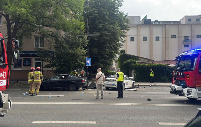 Tragiczny wypadek w Lublinie. Nie żyje pasażerka BMW, siedem osób w szpitalach