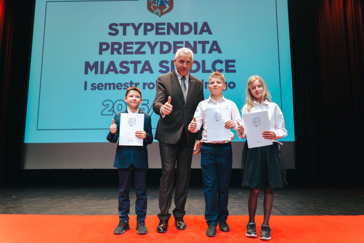 Najzdolniejsi uczniowie odebrali stypendia Prezydenta Miasta Siedlce