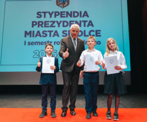 Najzdolniejsi uczniowie odebrali stypendia Prezydenta Miasta Siedlce