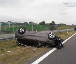 Mszana: Przerażający wypadek na A1. Niemowlę wypadło z dachującego auta