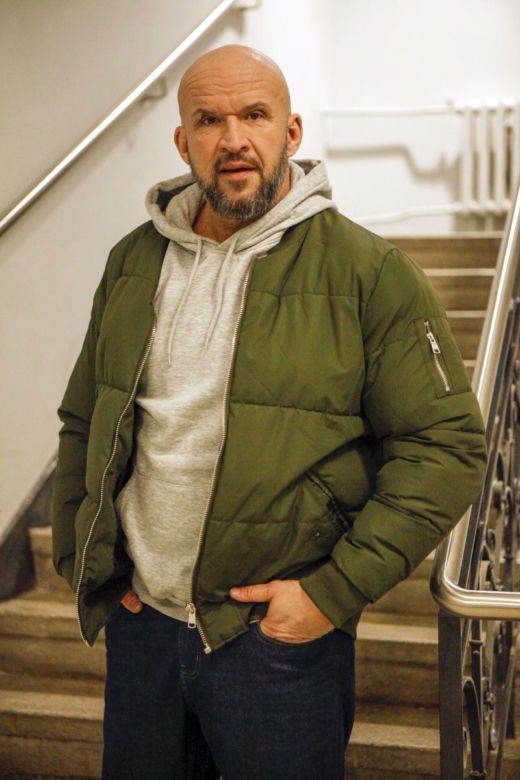 Tomasz Oświeciński filmową gwiazdą produkcji Vegi. Tak celebryta zmieniał się przez lata