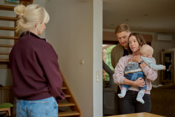 Na Wspólnej odc. 4128. Ania (Sonia Mietielica), Igor (Jakub Wesołowski), Ewa (Ewa Gawryluk), Jaś (Kazio Wierzbicki)