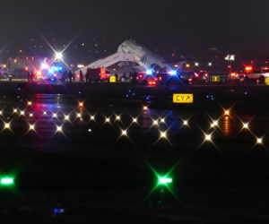 Katastrofa na lotnisku. Samolot zderzył się z wozem strażackim, dziesiątki poszkodowanych