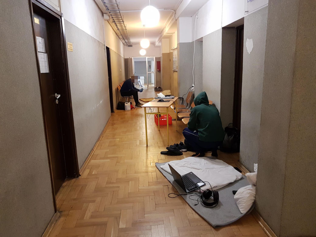 Strażacy uwięzieni na kwarantannie