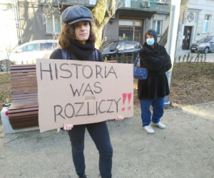 Protest Ukraińców przez konsulatem rosyjskim w Krakowie