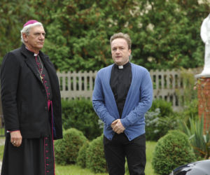 Ranczo 10 sezon. Ksiądz Robert (Bartek Kasprzykowski), biskup Sądecki (Wiktor Zborowski)