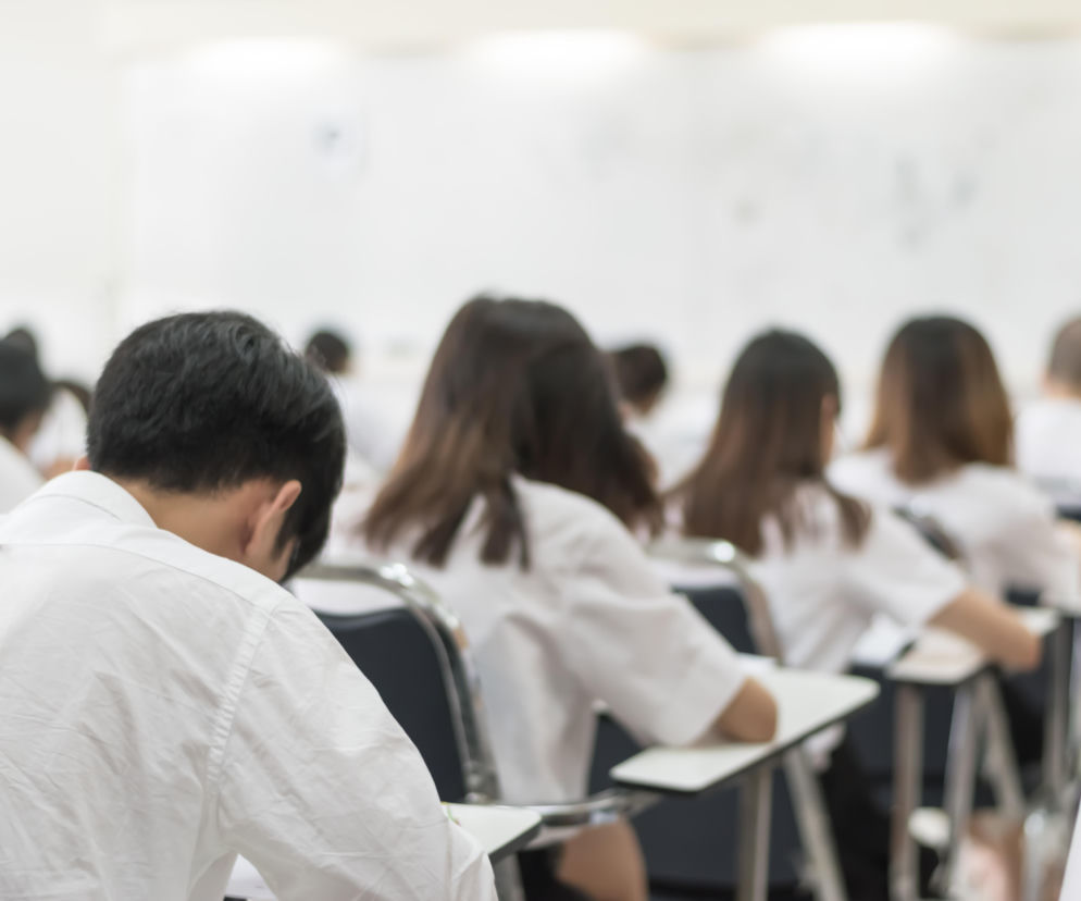 Panika przed E8 z matematyki. Uczniowie szukają przecieków, boją się niespodzianek po polskim