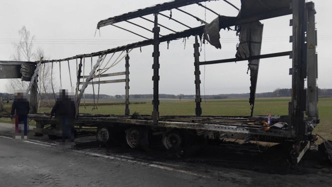 Nocny pożar ciężarówki pod Żyrzynem