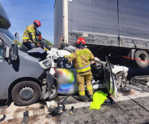 Karambol na autostradzie A1! Trzy auta rozbite, droga w stronę Łodzi zablokowana