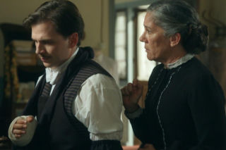 La promesa - pałac tajemnic, odcinek 330: Alonso wyrusza na samotne poszukiwania Marii, a wspomnienie z dzieciństwa prowadzi go do przełomu