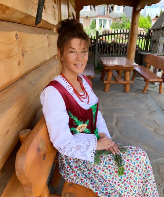 Edyta Górniak przed domem w Tatrach