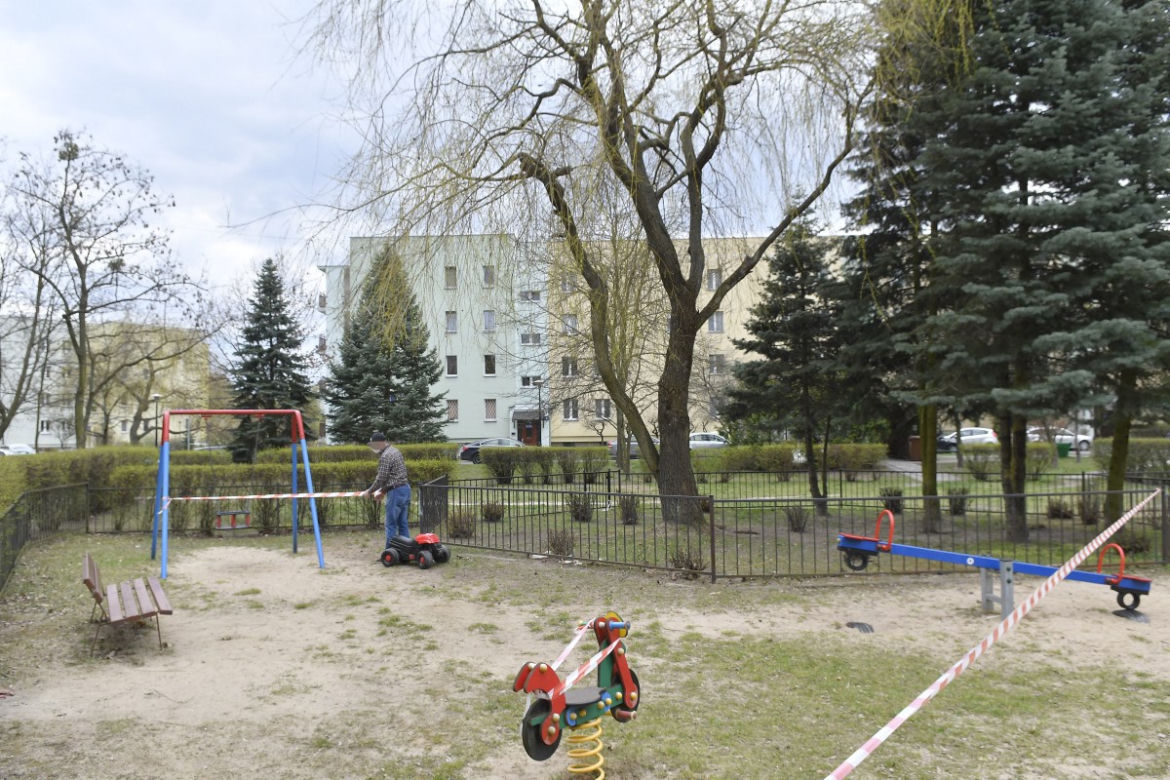 Plac zabaw grozy na Ursynowie. Rodzice drżą o własne dzieci 