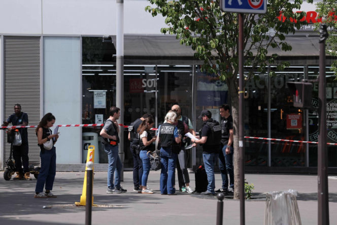 Krwawy atak w centrum Paryża. Nożownik rzucił się na kobiety, wszystko nagrała kamera