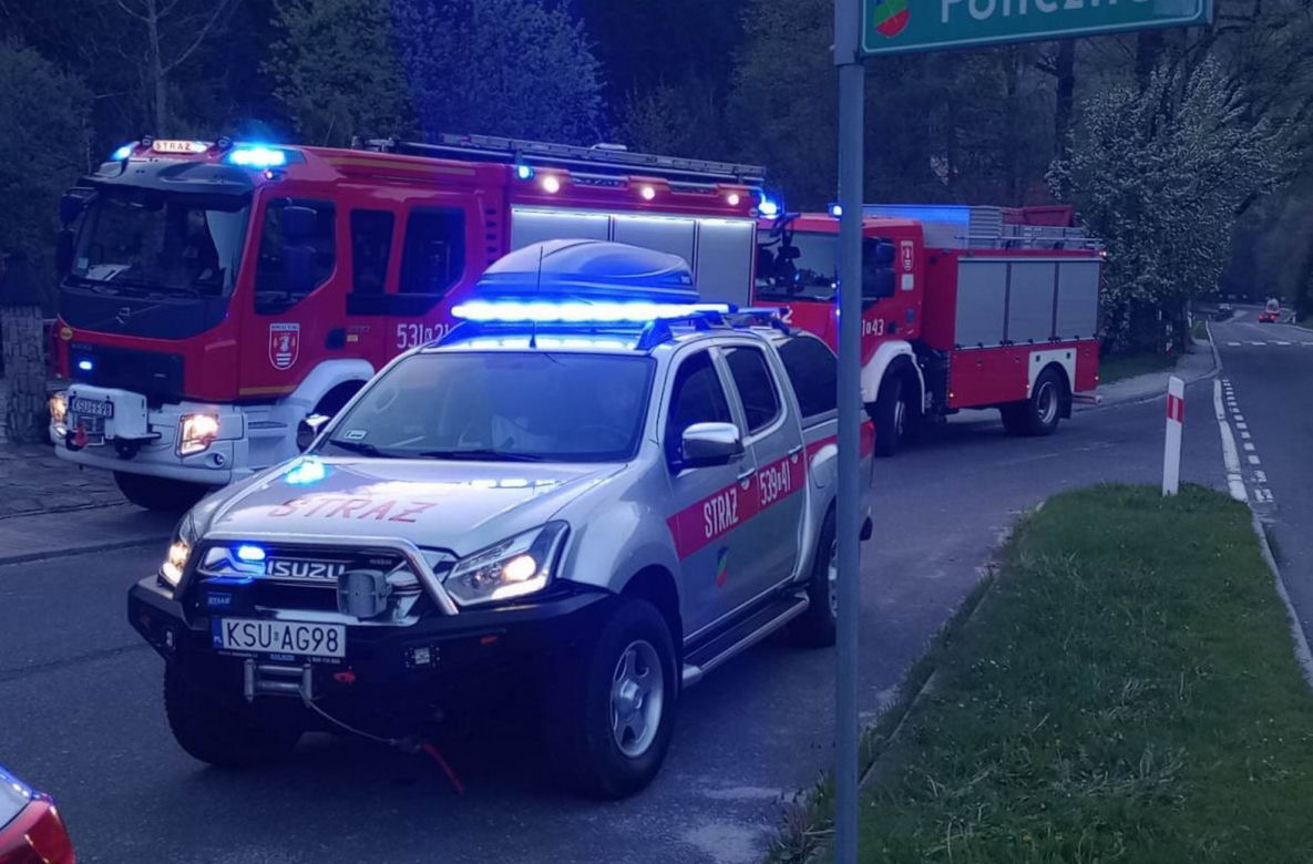 Zawaliły się schody Karczmy Zbójnickiej w Zawoi! Kilka osób trafiło do szpitala [ZDJĘCIA]