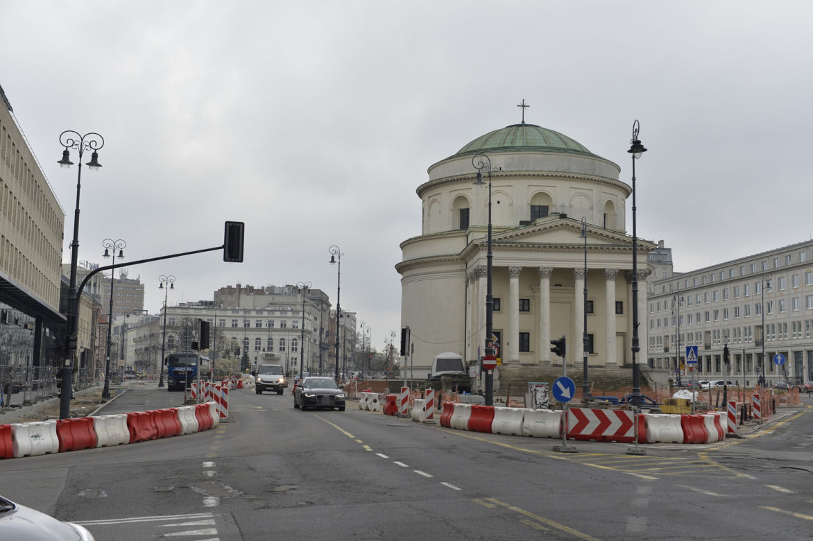 Plac podzielił warszawiaków! Drogie drzewa, usuwanie parkingów i chaotyczna organizacja ruchu to dopiero początek!