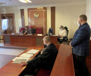 Policjant (na zdjęciu) postrzelił uciekiniera w pośladek