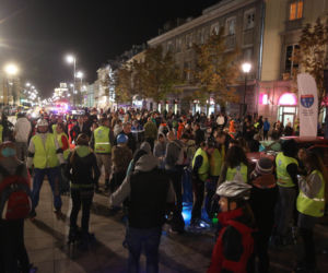 Nightskating. Warszawiacy przejechali stolicę na rolkach [Zdjęcia]